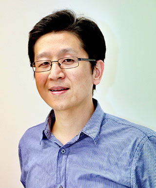 Dr Max Yan 